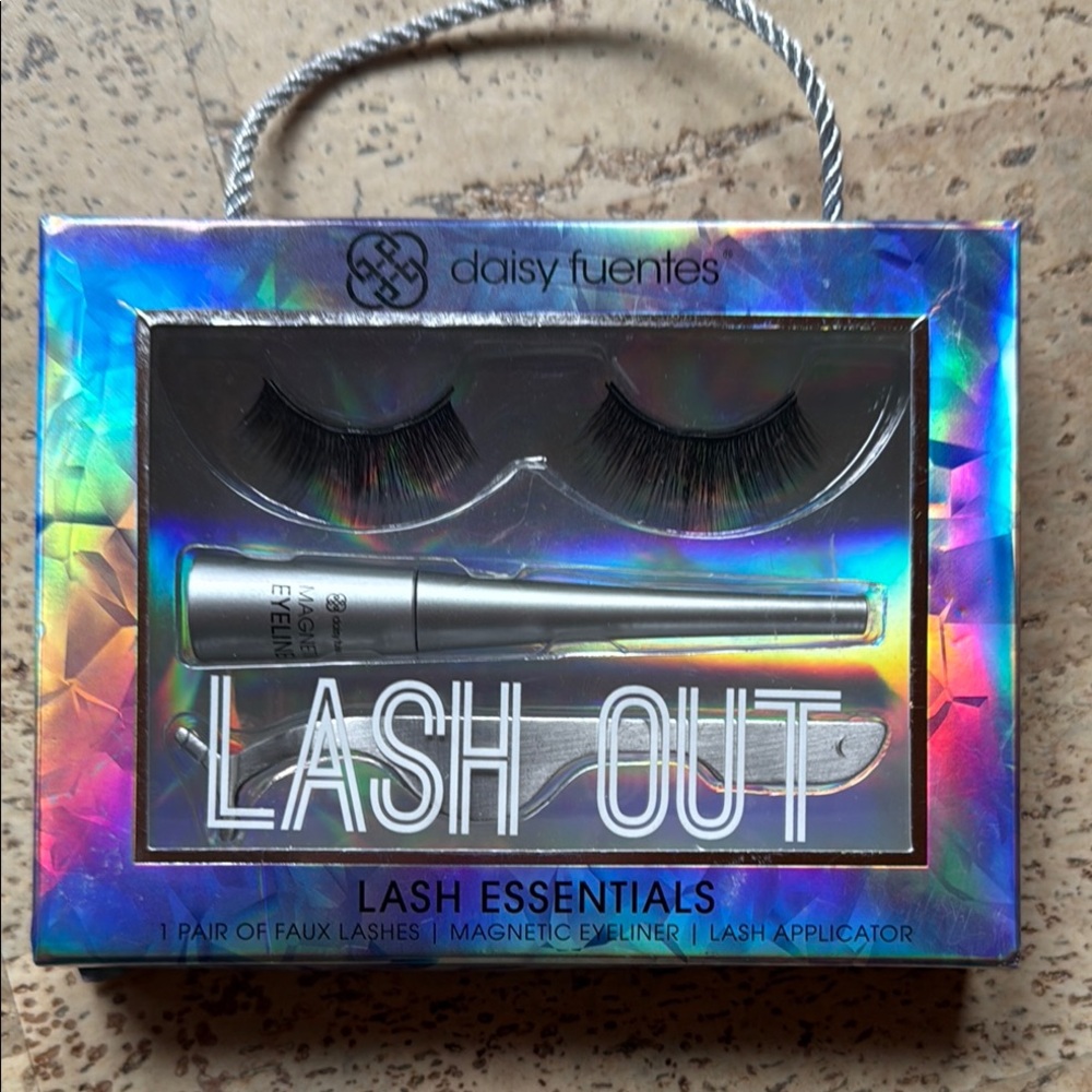 ⭐️Daisy Fuentes Lash Out Lash Essentials Set